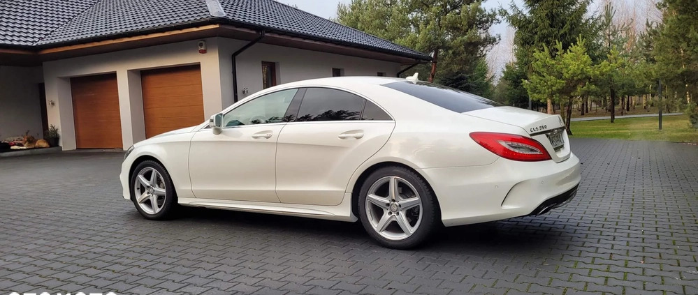 Mercedes-Benz CLS cena 110000 przebieg: 75000, rok produkcji 2012 z Pakość małe 254